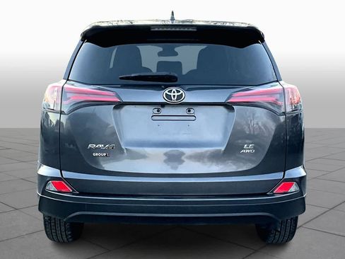 Used 2018 Toyota RAV4 LE image 4