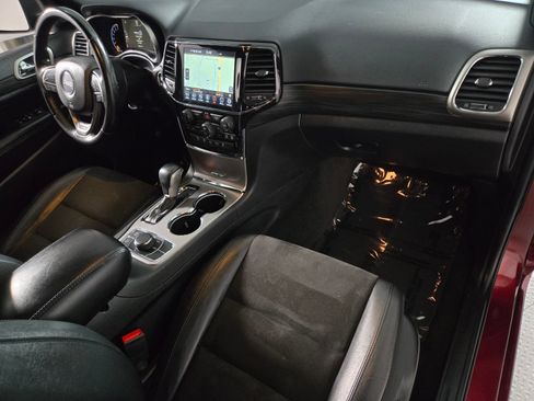Used 2022 Jeep Grand Cherokee Laredo AWD/4WD image 18