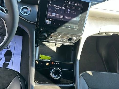 Certified 2025 Jeep Grand Cherokee Altitude image 21