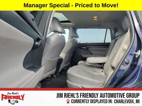 Used 2020 Toyota Highlander XLE AWD/4WD image 25