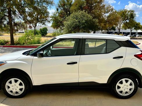 Used 2020 Nissan Kicks S FWD image 9