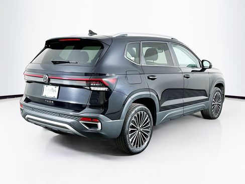 Used 2025 Volkswagen Taos SE image 9