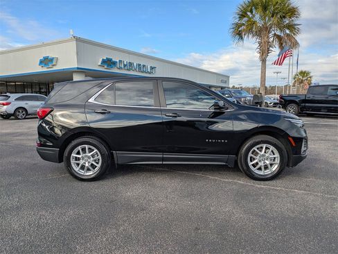 Used 2022 Chevrolet Equinox LT image 3