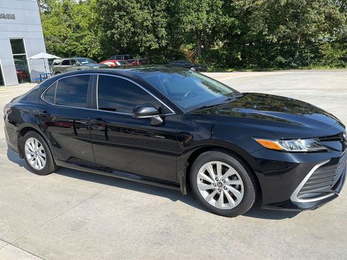 Used 2023 Toyota Camry LE FWD image 2