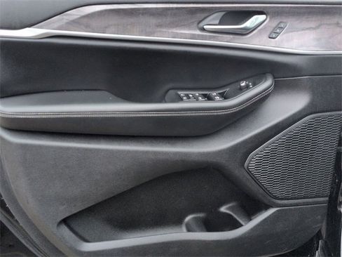 Certified 2024 Jeep Grand Cherokee L Limited w/ Luxury Tech Group II image 15