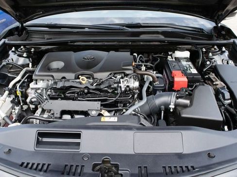 Used 2022 Toyota Camry SE image 11