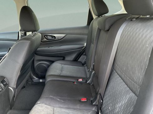 Used 2020 Nissan Rogue S FWD image 18
