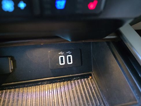 Used 2016 Ford F150 Lariat image 18