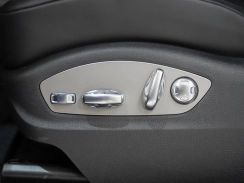 Certified 2026 Porsche Macan AWD/4WD image 25