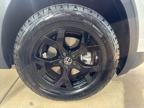 New 2026 Volkswagen Atlas Peak Edition image 17