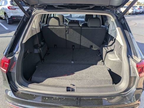 Used 2021 Volkswagen Tiguan SE image 14