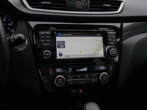 Used 2015 Nissan Rogue SL w/ SL Premium Package image 22