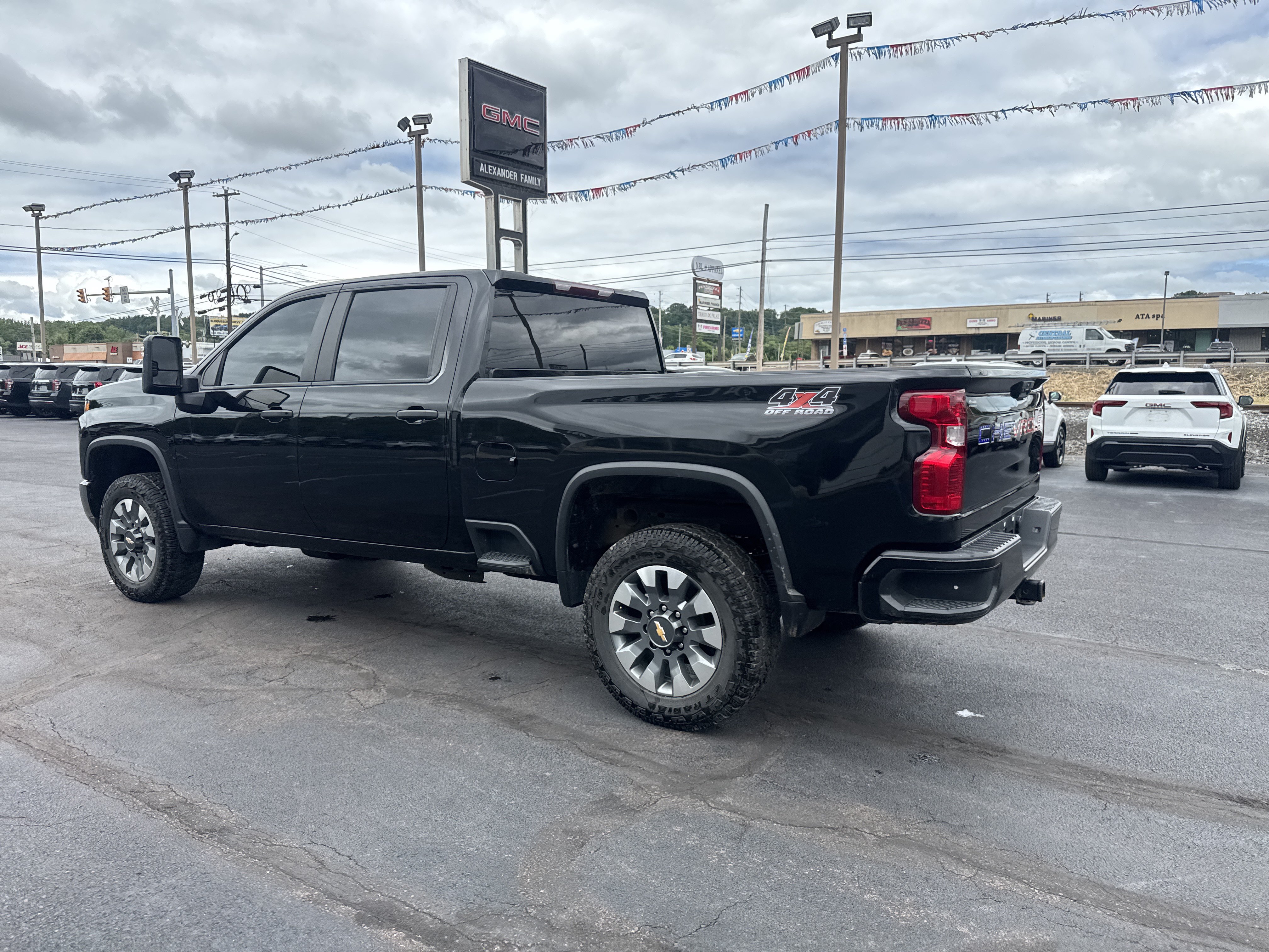Used 2023 Chevrolet Silverado 2500 Custom w/ Custom Convenience Package AWD/4WD image 6