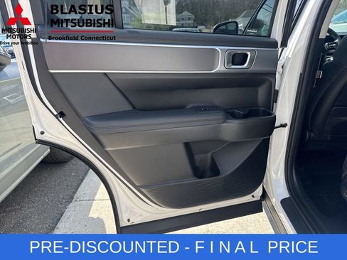 Used 2025 Hyundai Santa Fe SEL FWD image 32