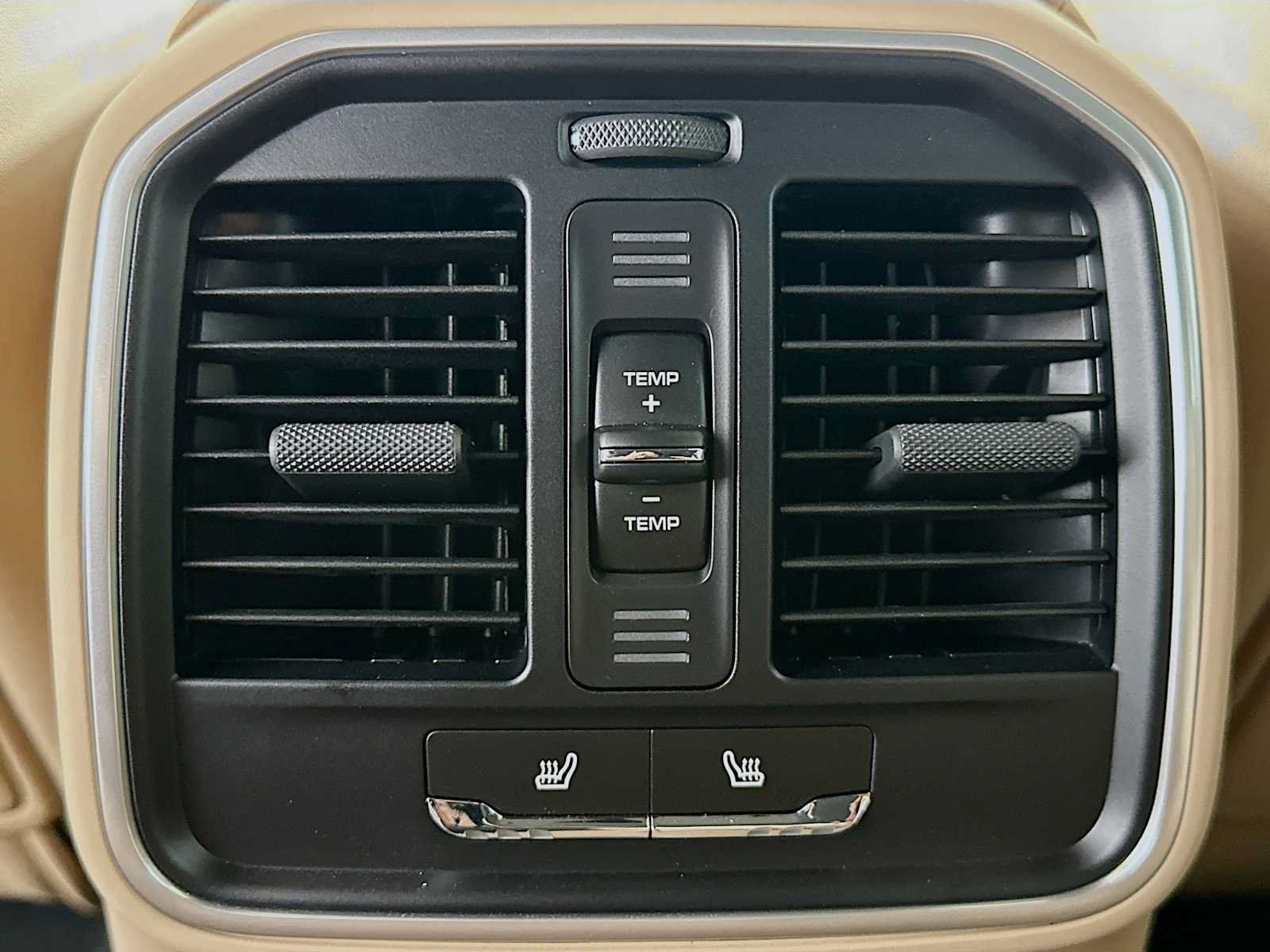 Used 2026 Porsche Macan AWD/4WD image 26