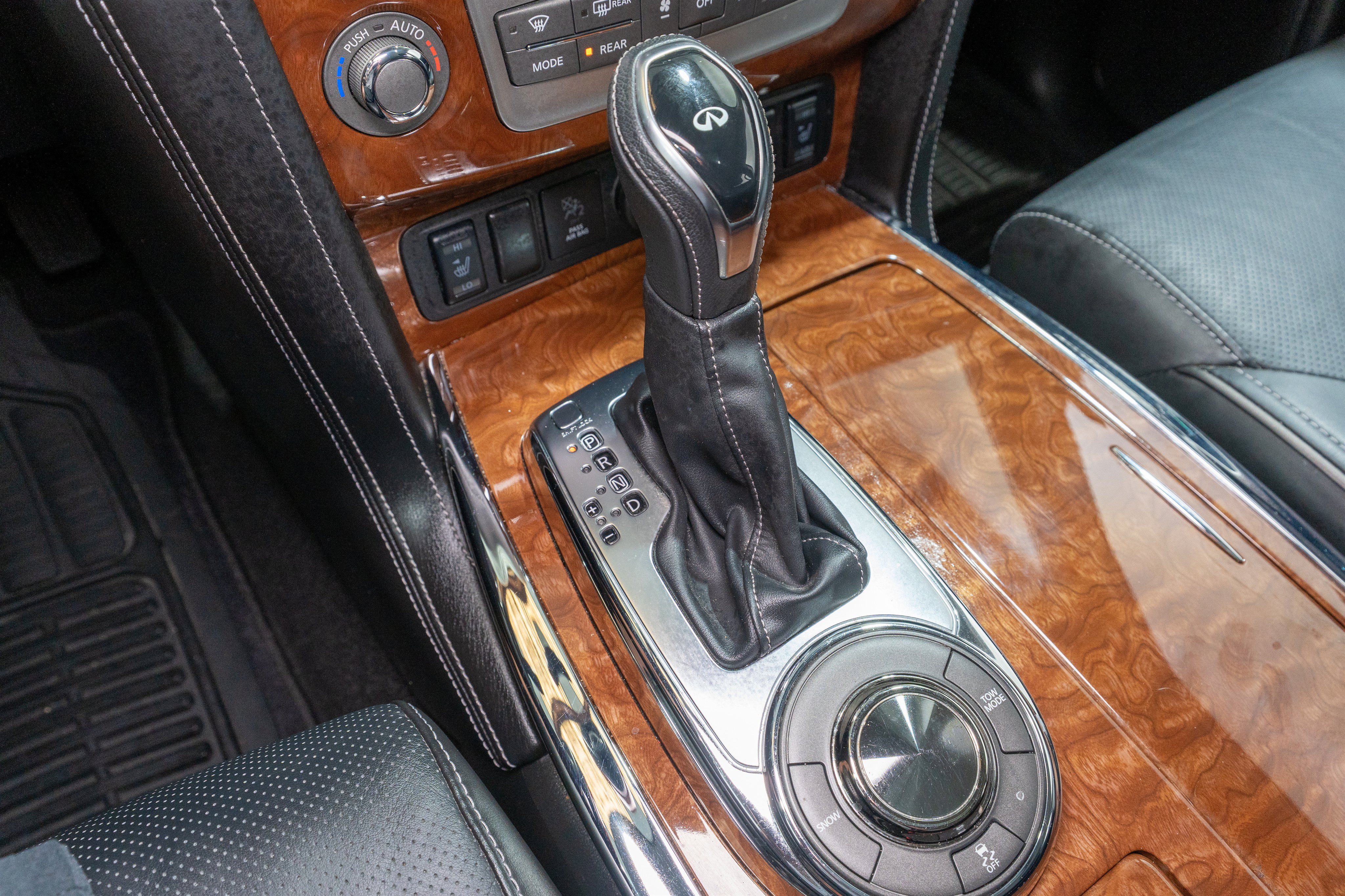 Used 2019 INFINITI QX80 Luxe w/ Proassist Package RWD image 25