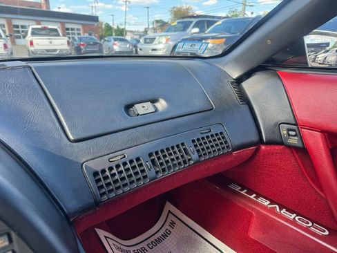 Used 1990 Chevrolet Corvette Convertible RWD image 30