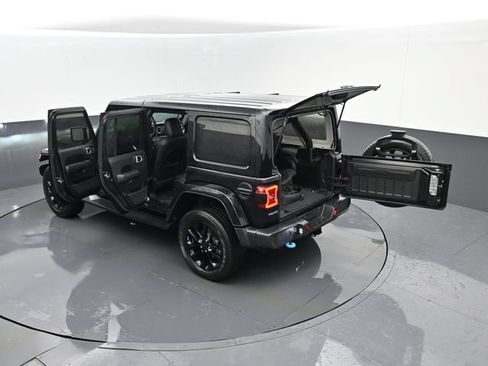 Used 2023 Jeep Wrangler Unlimited Sahara w/ Cold Weather Group AWD/4WD image 30