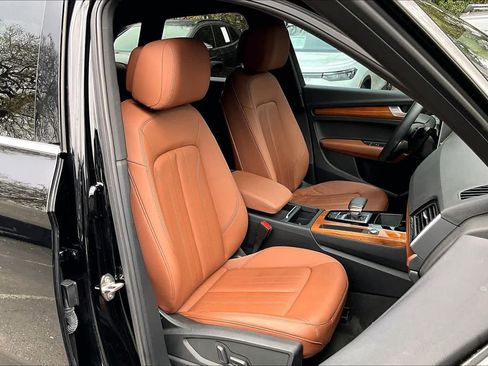 Used 2021 Audi Q5 Premium w/ Convenience Package image 7