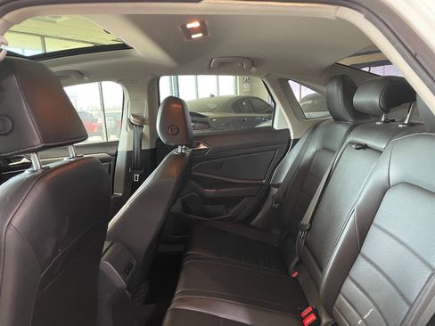 Used 2021 Volkswagen Jetta SE w/ SE Cold Weather Package image 18