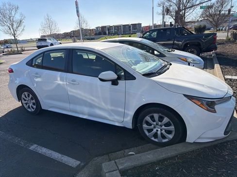 Used 2024 Toyota Corolla LE image 2
