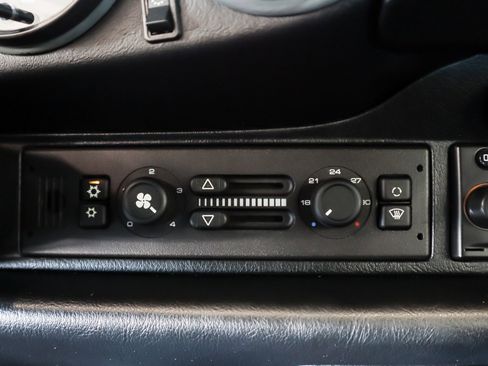 Used 1997 Porsche 911 Carrera image 20