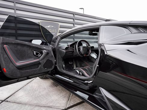 Used 2023 Lamborghini Huracan Tecnica image 35