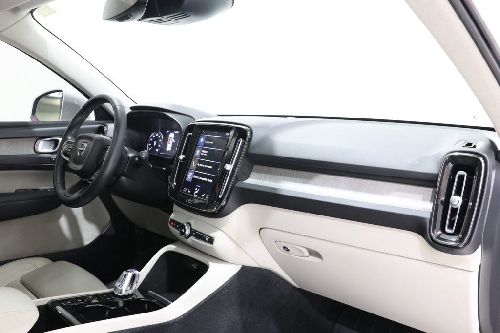Used 2019 Volvo XC40 T5 Inscription AWD/4WD image 17