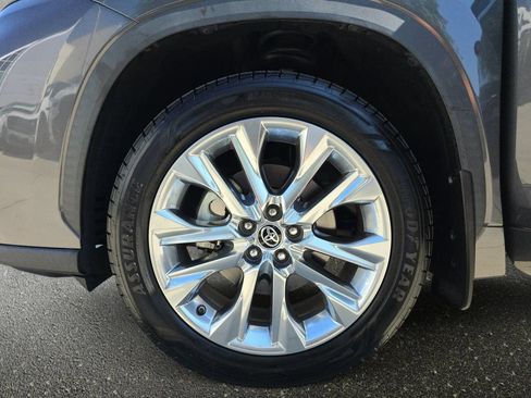 Used 2021 Toyota Highlander Limited FWD image 37