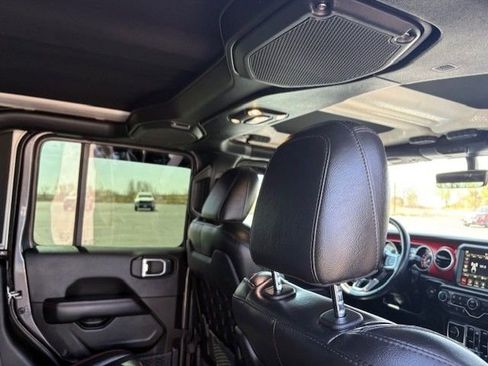 Used 2022 Jeep Gladiator Rubicon w/ LED Lighting Group AWD/4WD image 13