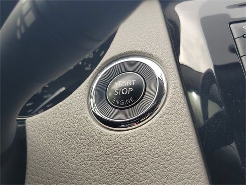 Used 2018 Nissan Rogue Sport SL image 29