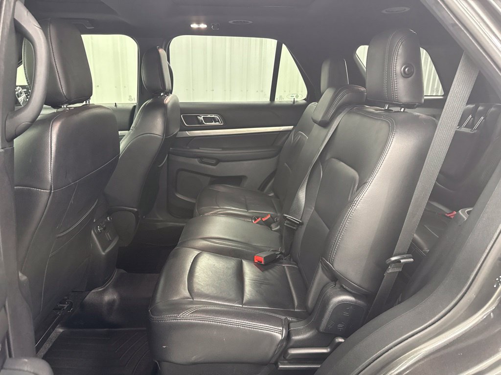 Used 2019 Ford Explorer XLT w/ Equipment Group 202A FWD image 11