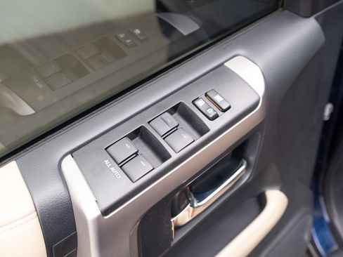 Used 2015 Toyota 4Runner SR5 AWD/4WD image 12