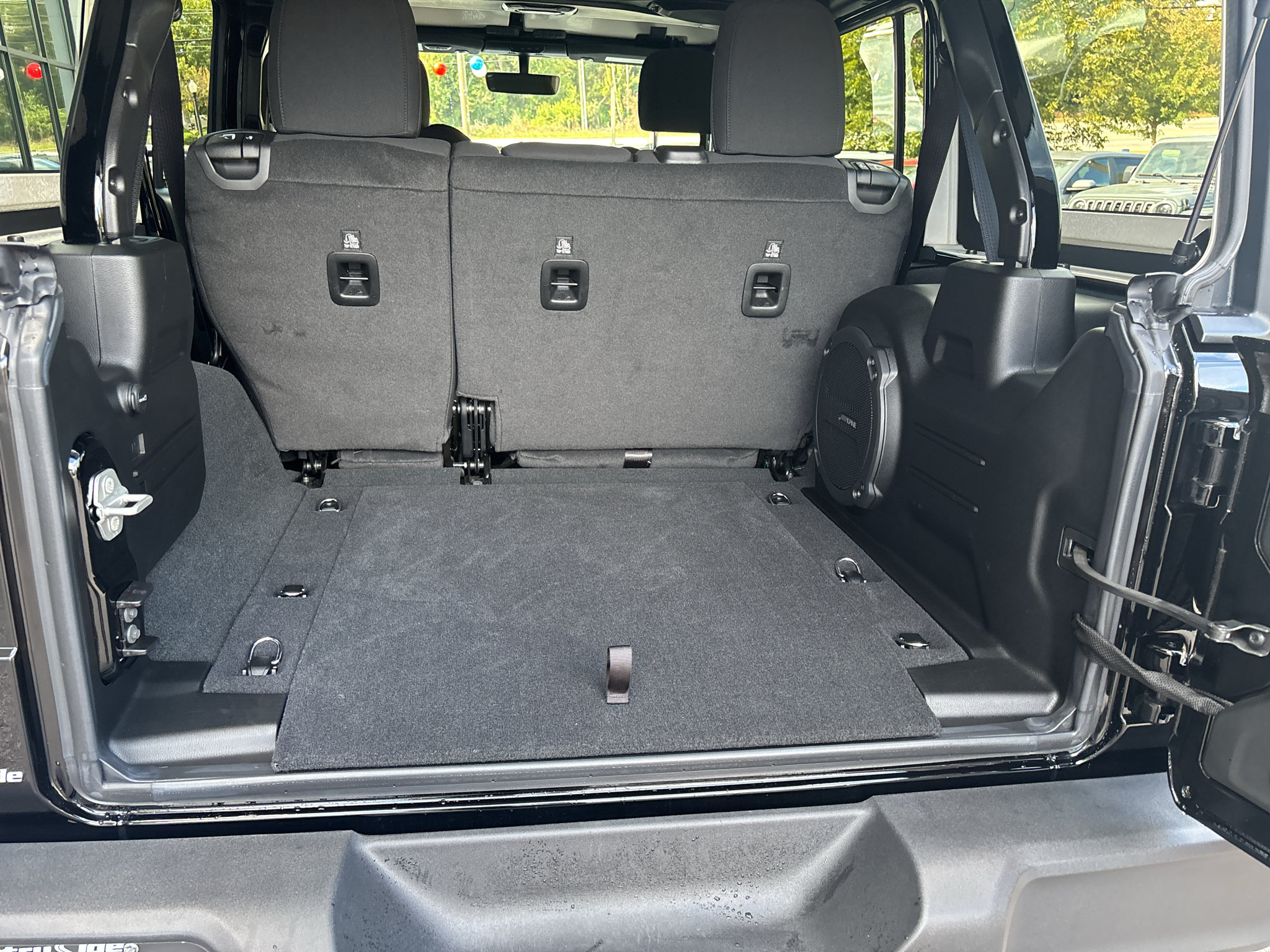 Used 2023 Jeep Wrangler Unlimited Sport AWD/4WD image 9