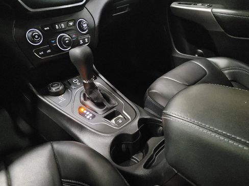 Used 2021 Jeep Cherokee Latitude Plus AWD/4WD image 26