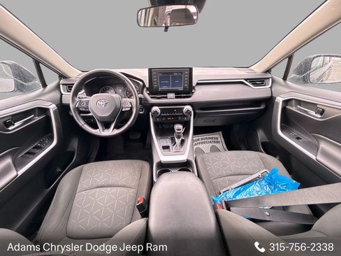 Used 2021 Toyota RAV4 XLE w/ Convenience Package image 12