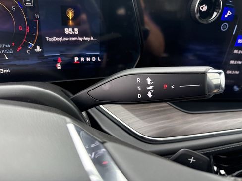 Used 2025 Chevrolet Tahoe Z71 w/ Comfort Package image 19