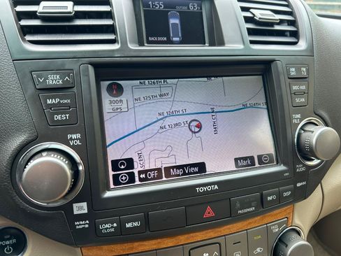 Used 2010 Toyota Highlander Limited AWD/4WD image 22