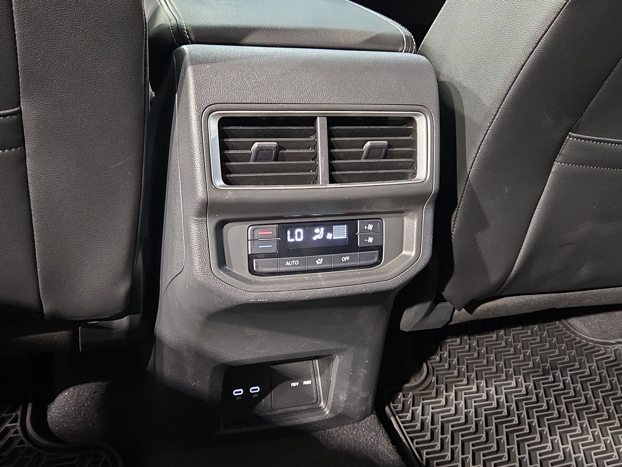 Used 2024 Volkswagen Atlas SE FWD image 38
