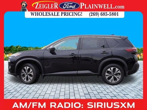 Used 2023 Nissan Rogue SV image 2