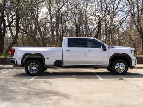 Used 2024 GMC Sierra 3500 Denali w/ Denali Reserve Package image 10