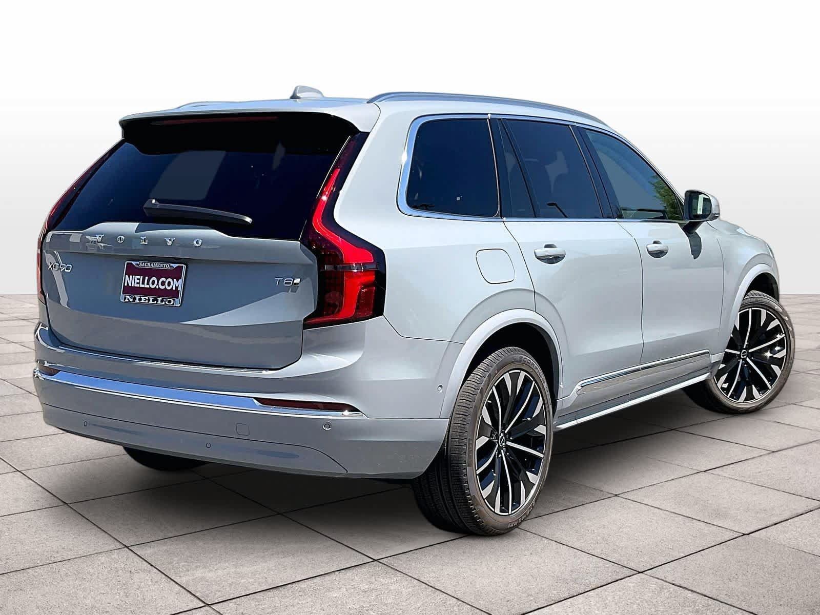 New 2026 Volvo XC90 T8 Plus w/ Protection Package AWD/4WD image 4