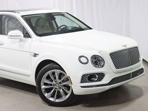Used 2017 Bentley Bentayga AWD/4WD image 2
