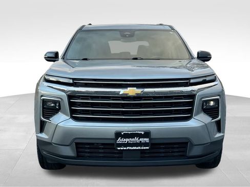 Used 2025 Chevrolet Traverse LT image 5