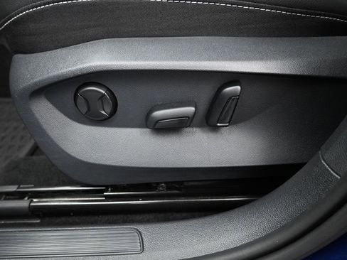 Used 2023 Volkswagen Taos SE image 12