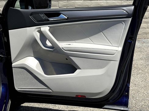 Certified 2022 Volkswagen Tiguan SE w/ Panoramic Sunroof Package image 23