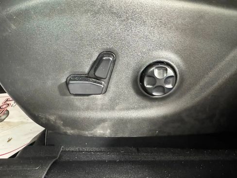 Used 2021 Jeep Cherokee Latitude Lux w/ Comfort/Convenience Group image 32