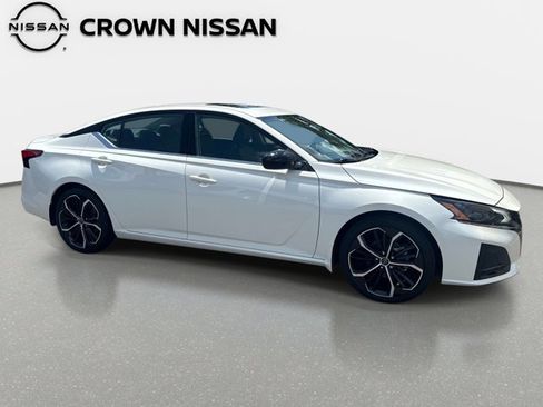 Certified 2024 Nissan Altima 2.5 SR w/ SR Premium Package FWD image 10