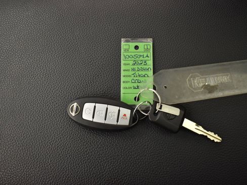 Used 2023 Nissan Titan PRO-4X w/ Pro-4x Convenience Package image 19