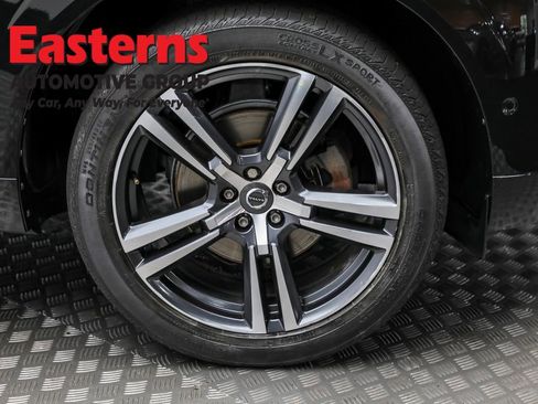 Used 2019 Volvo XC60 T5 Momentum w/ Multimedia Package image 31